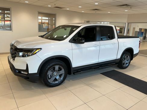 Used 2025 Honda Ridgeline TrailSport image 5