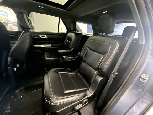Used 2021 Ford Explorer XLT w/ Equipment Group 202A AWD/4WD image 15