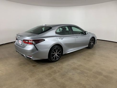 Used 2024 Toyota Camry SE image 8