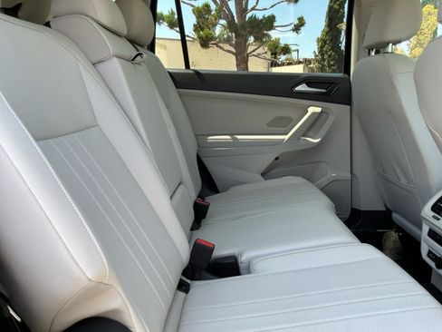 Used 2023 Volkswagen Tiguan SE w/ Panoramic Sunroof Package FWD image 20