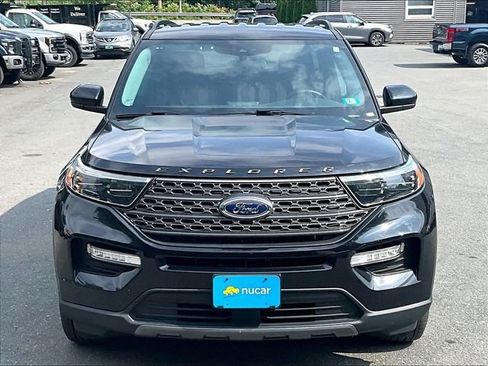 Used 2023 Ford Explorer XLT w/ Equipment Group 202A AWD/4WD image 2