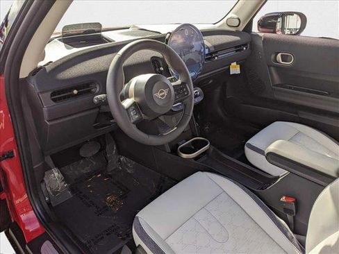 Used 2025 MINI Cooper 2-Door Hardtop image 3