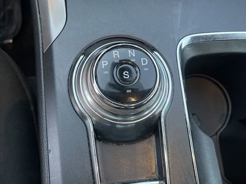 Used 2020 Ford Fusion SE image 15