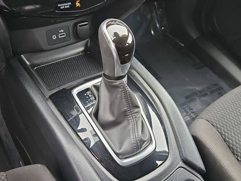 Used 2021 Nissan Rogue Sport S image 27