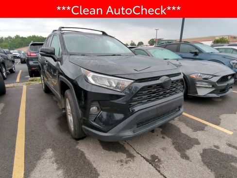 Used 2021 Toyota RAV4 XLE w/ Convenience Package AWD/4WD image 3