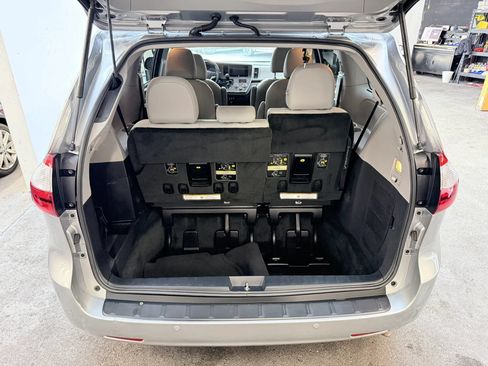 Used 2017 Toyota Sienna Limited Premium AWD/4WD image 28
