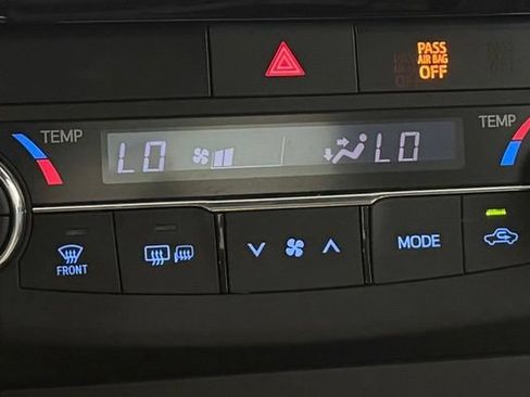 Used 2015 Toyota Camry XLE w/ Moonroof Package FWD image 21
