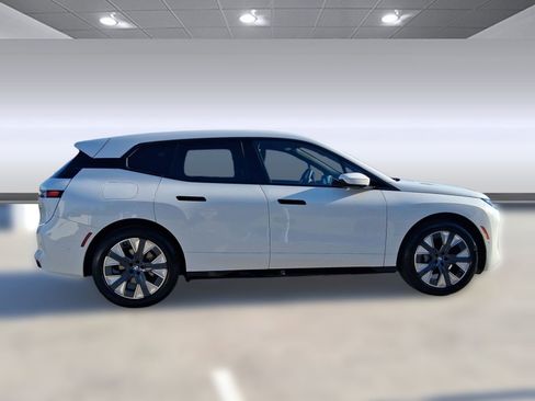New 2026 BMW iX xDrive60 image 7