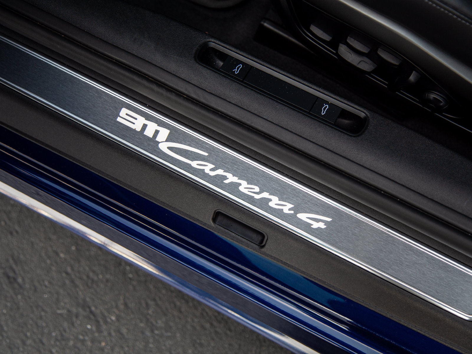 Certified 2024 Porsche 911 Carrera 4 AWD/4WD image 6