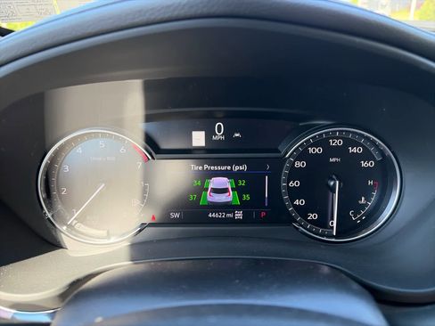 Used 2023 Cadillac XT4 Luxury w/ Cold Weather Package AWD/4WD image 13