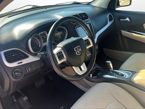 Used 2017 Dodge Journey SE w/ Flexible Seating Group image 20