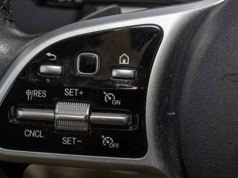 Used 2020 Mercedes-Benz GLB 250 image 28