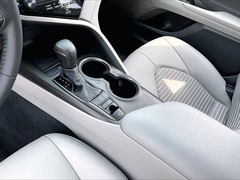 Used 2023 Toyota Camry SE image 17