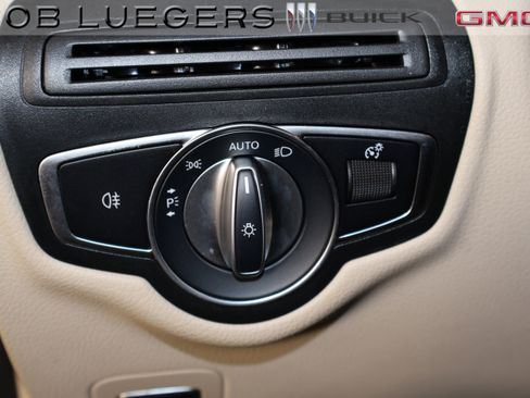 Used 2022 Mercedes-Benz GLC 300 4MATIC SUV image 28