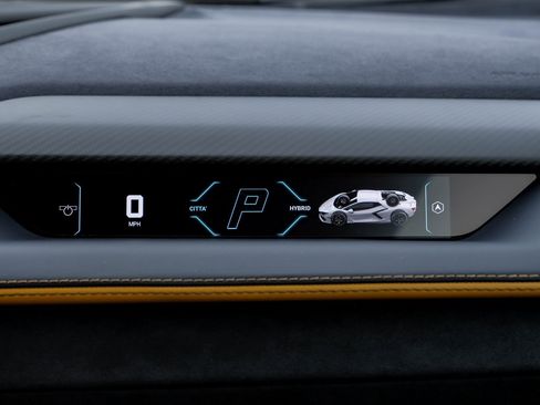 Used 2025 Lamborghini Revuelto image 29