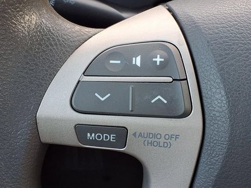 Used 2011 Toyota Camry LE FWD image 12