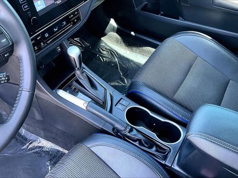 Used 2017 Toyota Corolla SE w/ Carpet Mat Package (TMS) FWD image 16