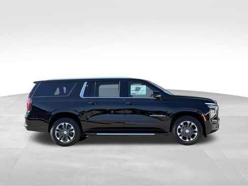 New 2026 Chevrolet Suburban LT image 13
