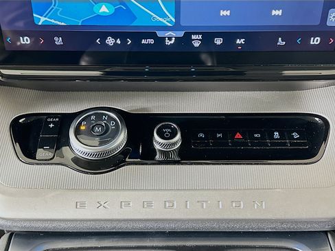 Used 2025 Ford Expedition Active AWD/4WD image 25