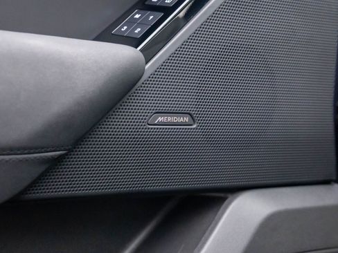 Used 2024 Land Rover Range Rover Velar Dynamic SE image 12