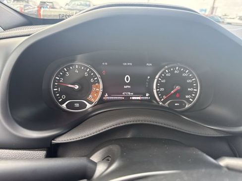 Used 2023 Jeep Renegade Latitude AWD/4WD image 12