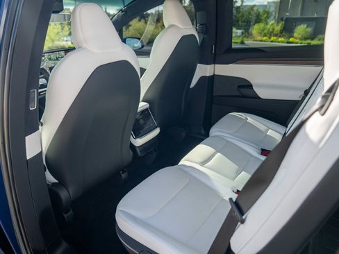 Used 2022 Tesla Model X AWD/4WD image 21