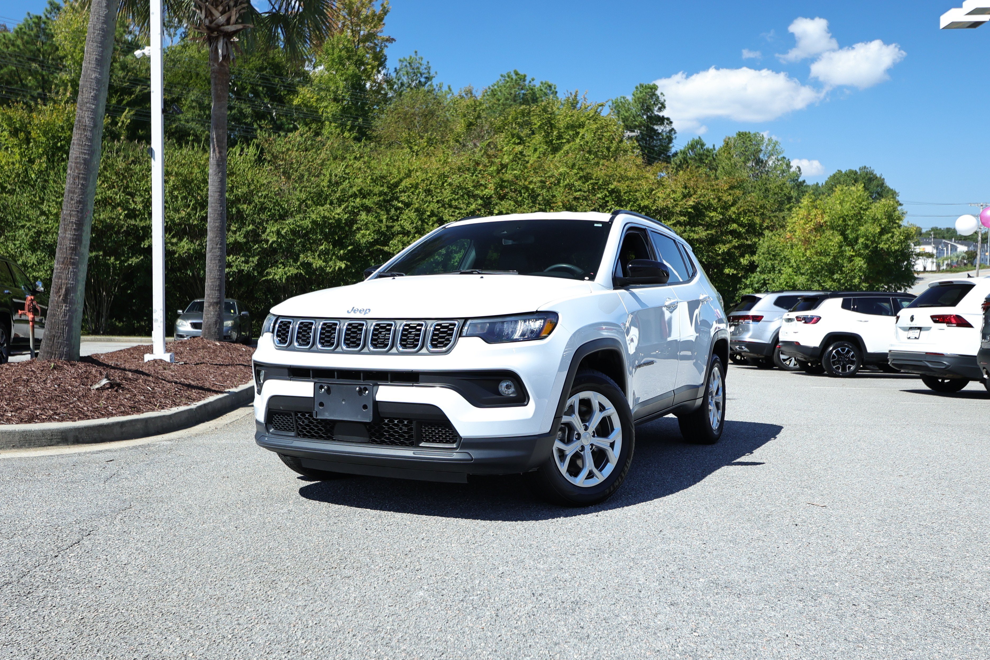 Used 2024 Jeep Compass Latitude AWD/4WD image 1