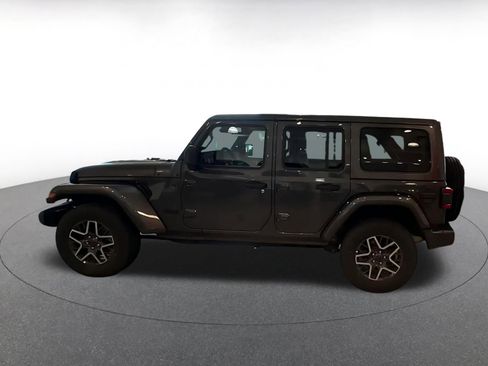 Used 2025 Jeep Wrangler Unlimited Sahara AWD/4WD image 2