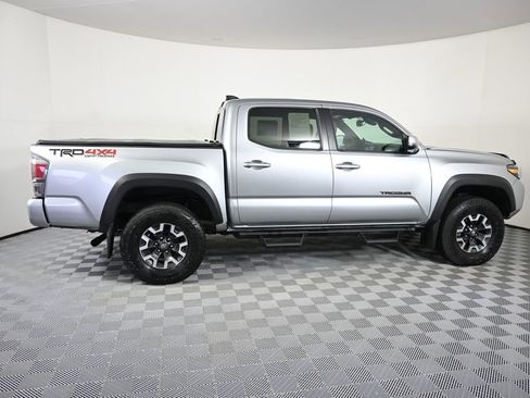 Used 2022 Toyota Tacoma TRD Off-Road w/ TRD Premium Off Road Package AWD/4WD image 8