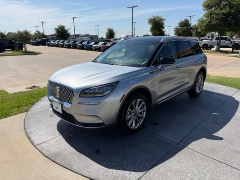 Used 2022 Lincoln Corsair AWD w/ Premium Package image 3