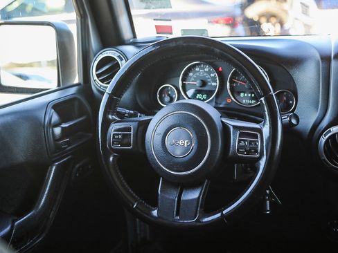 Used 2017 Jeep Wrangler Unlimited Sahara image 15