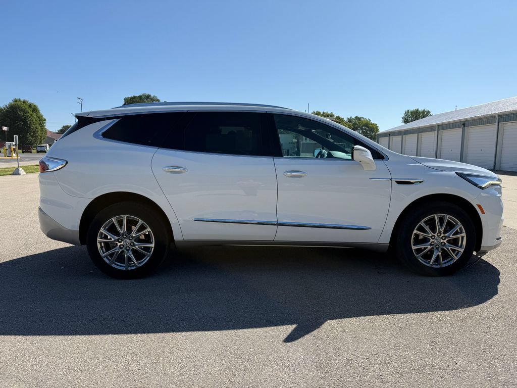 Used 2023 Buick Enclave Essence w/ Experience Buick Package AWD/4WD image 4