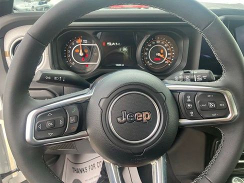 Certified 2025 Jeep Wrangler Unlimited Sahara AWD/4WD image 13