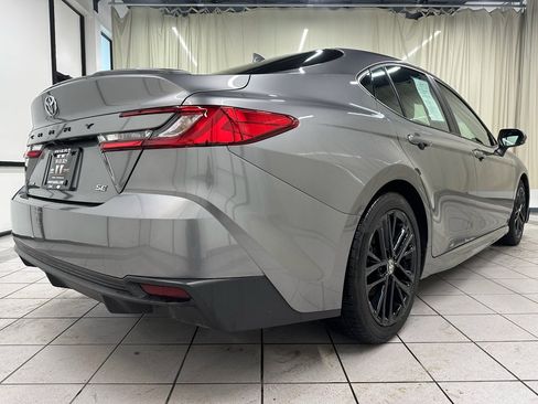 Used 2025 Toyota Camry SE image 5