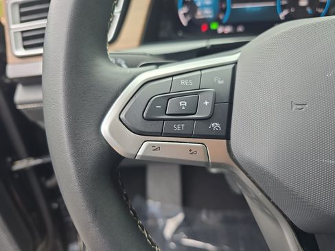 Certified 2024 Volkswagen Atlas SE FWD image 18