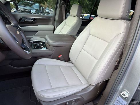 New 2026 Chevrolet Suburban LT w/ Comfort Package AWD/4WD image 4