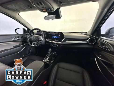 Used 2025 Chevrolet Trax ACTIV w/ Sunroof Package FWD image 2