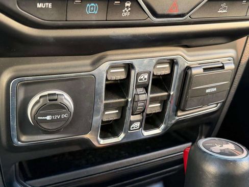 Used 2021 Jeep Wrangler Unlimited Sahara image 19