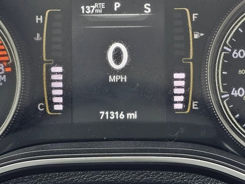 Used 2019 Jeep Cherokee Latitude Plus image 10