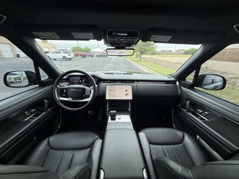 Used 2025 Land Rover Range Rover Long Wheelbase SE AWD/4WD image 25