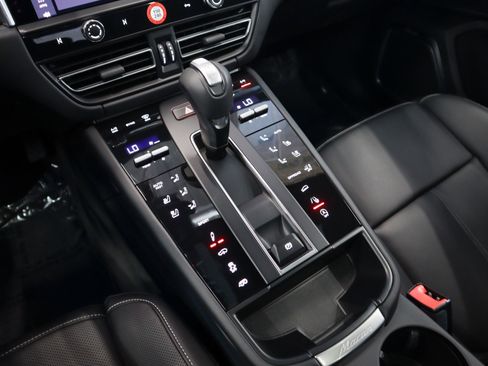 Used 2025 Porsche Macan GTS image 22
