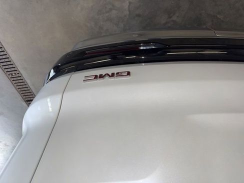 Used 2025 GMC Acadia Denali image 13