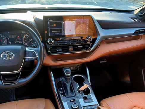 Used 2022 Toyota Highlander Platinum AWD/4WD image 7