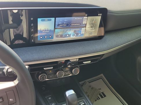 Certified 2025 Nissan Kicks SV FWD image 24