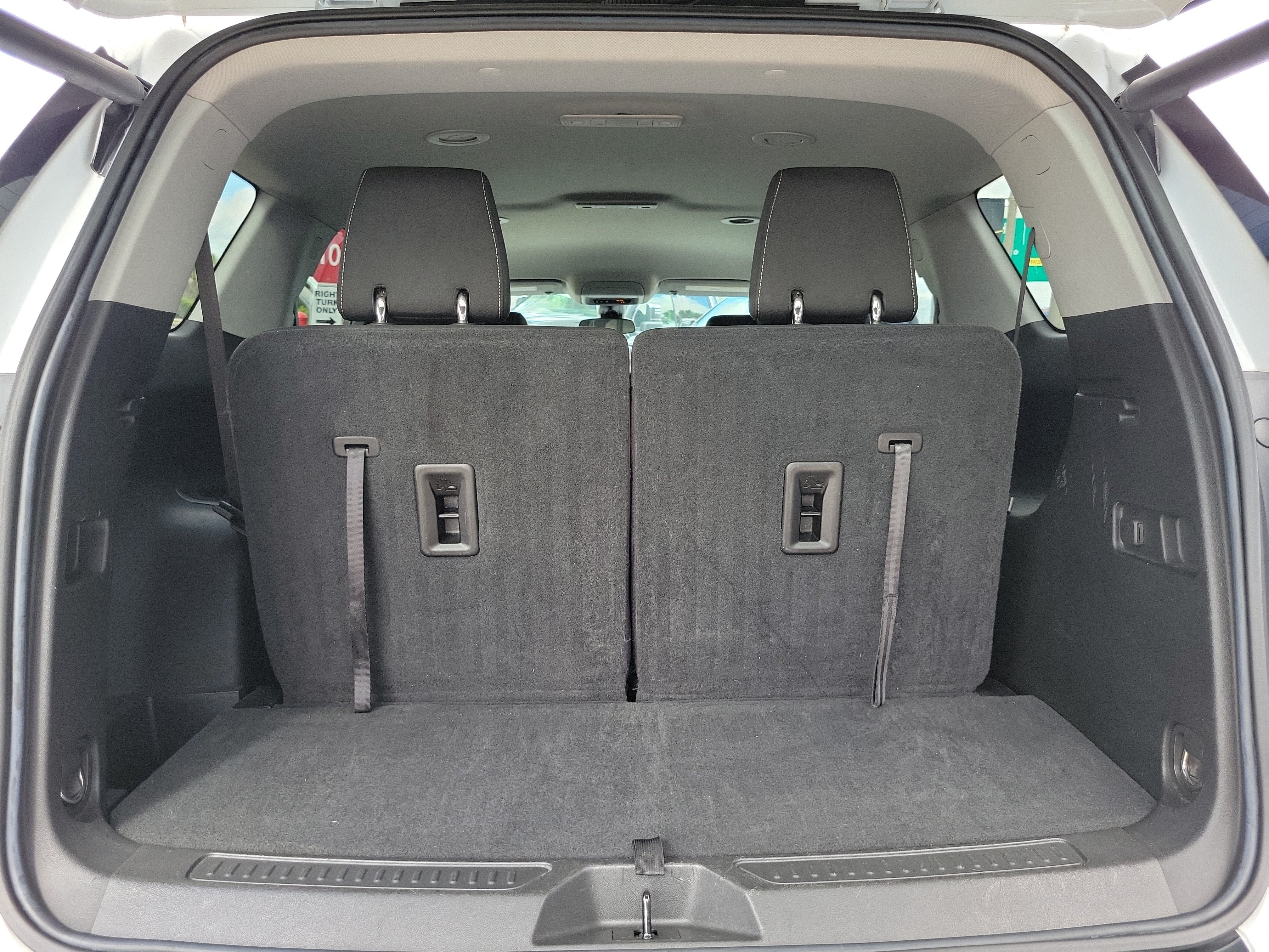Used 2023 GMC Acadia SLE w/ Driver Convenience Package FWD image 16