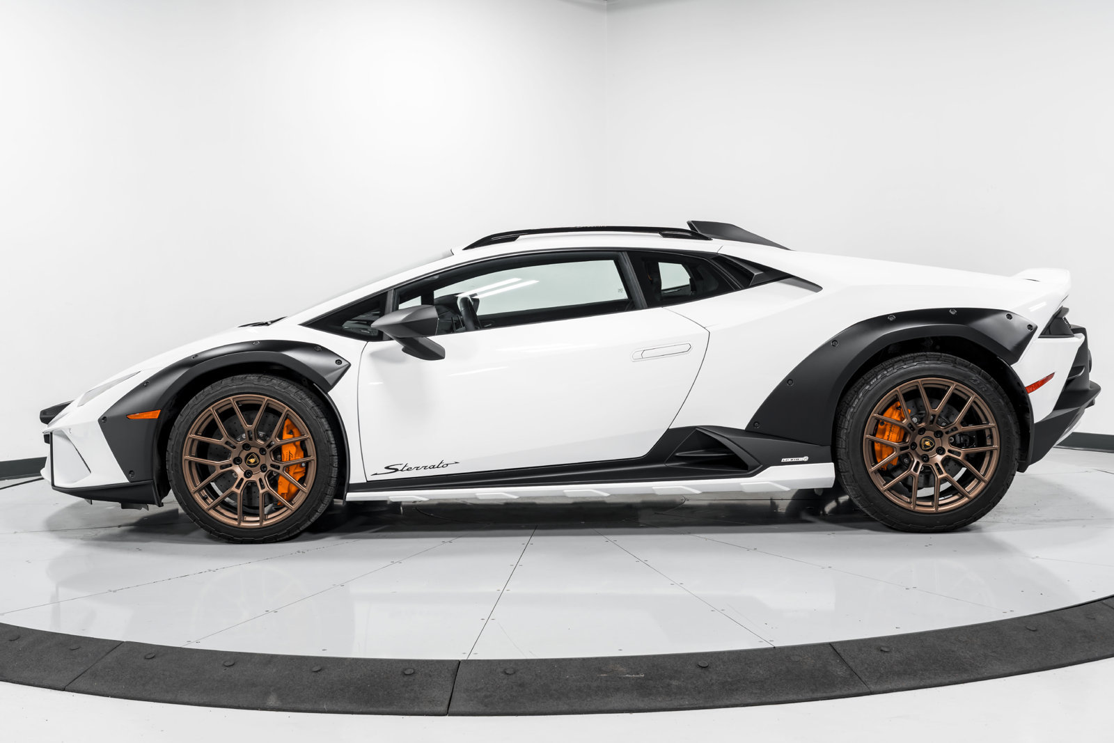 Used 2023 Lamborghini Huracan Sterrato AWD/4WD image 6