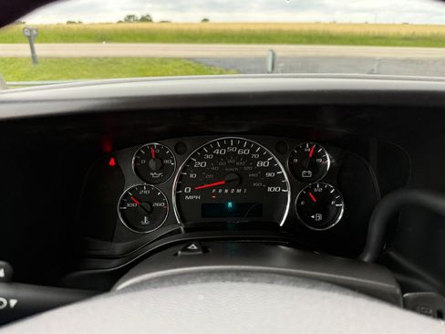Used 2018 Chevrolet Express 2500 LS w/ Driver Convenience Package RWD image 9