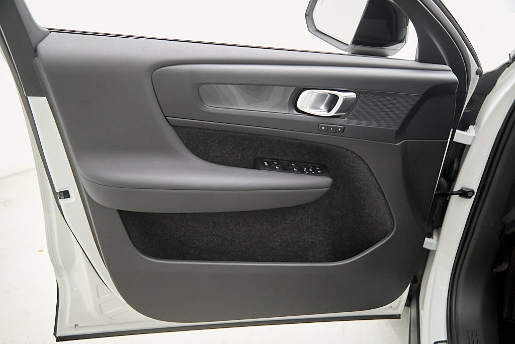 Certified 2023 Volvo XC40 Recharge Plus AWD/4WD image 10