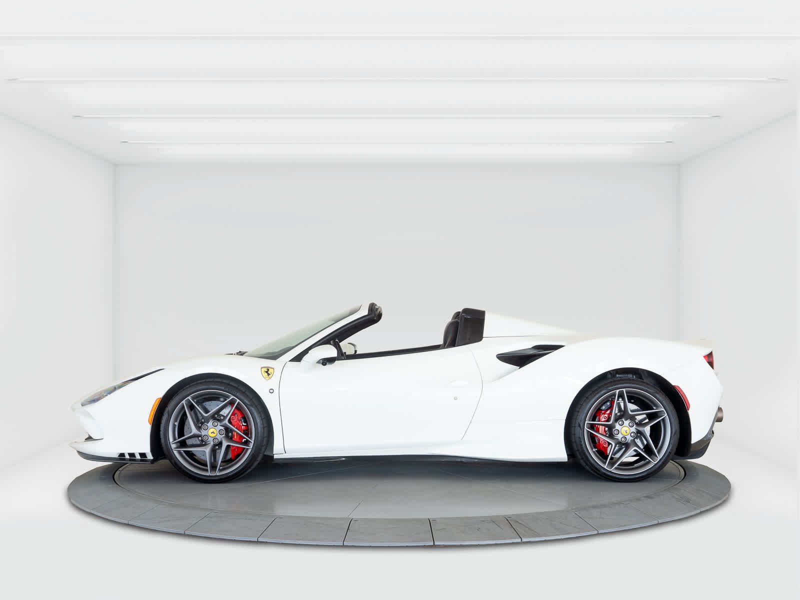 Used 2022 Ferrari F8 Tributo RWD image 2