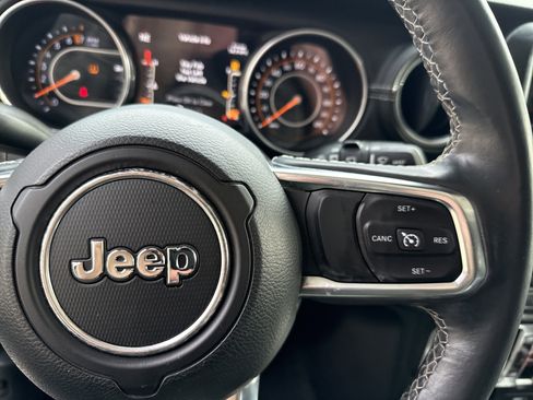 Used 2018 Jeep Wrangler Unlimited Sahara w/ Dual Top Group image 30